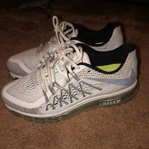 Women’s size 9.5 Nike airmax 2015 lightly used $90